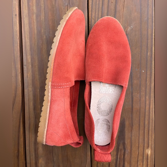 Sorel Ella slip-on shoe, size 7 - Picture 5 of 6